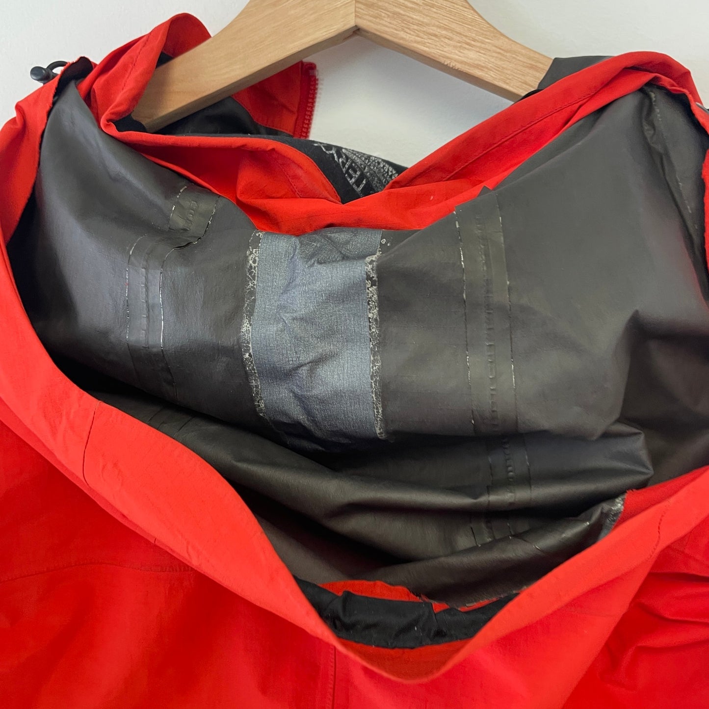Arc’teryx Gore-Tex shell jacket womens M