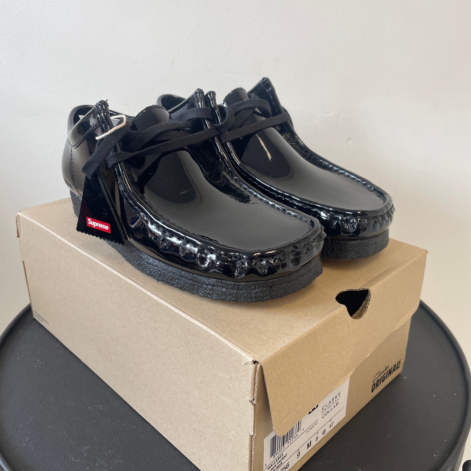 Clarks Supreme x Wallabee 'Patent Leather Pack black 2024 9