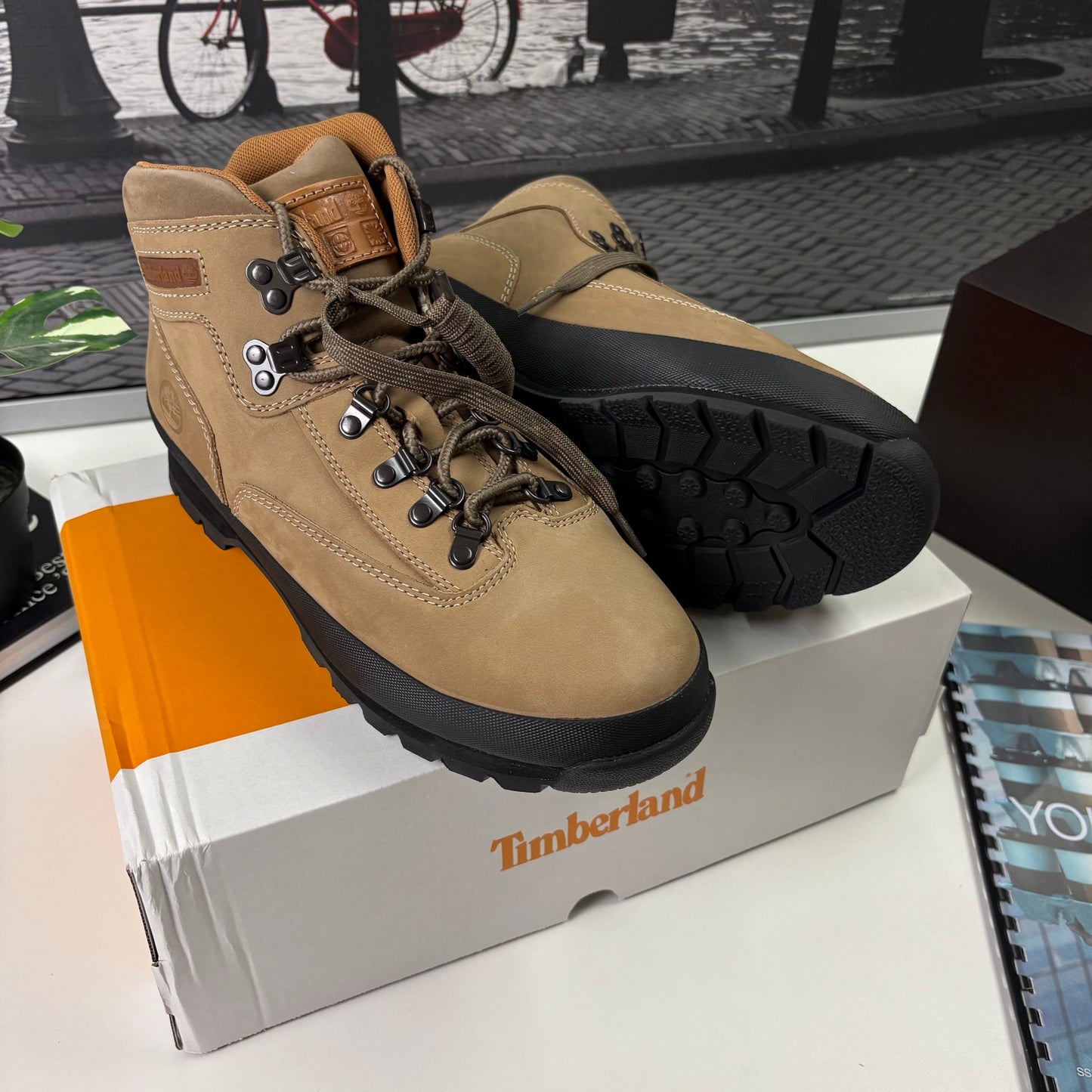 Timberland euro hiker wheat size 9-12
