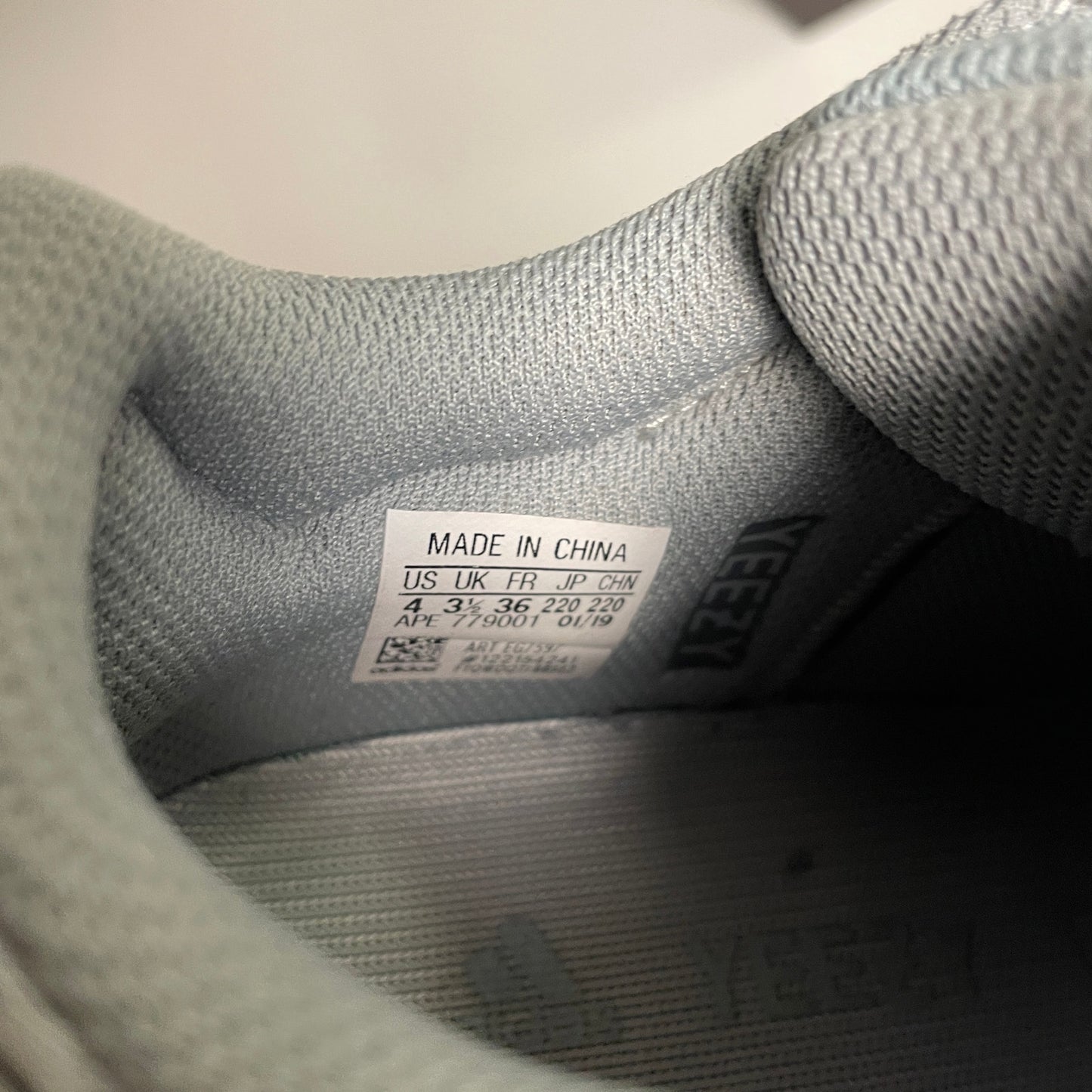 adidas Yeezy Boost 700 Inertia shoe size 4