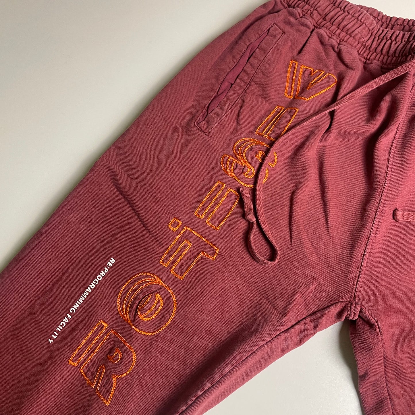 Visitor on earth printed sweatpants M
