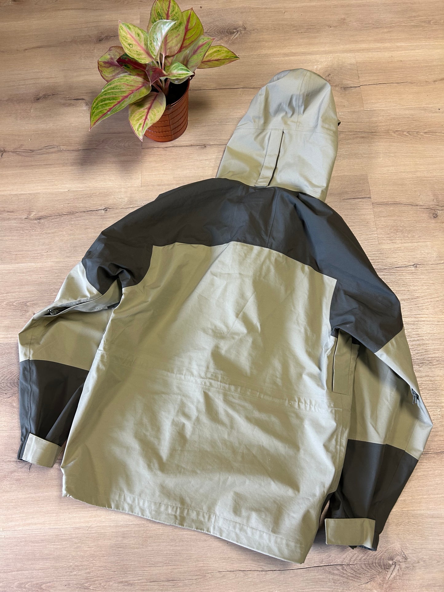 Nike ACG green goretex shell jacket (Fit XL)