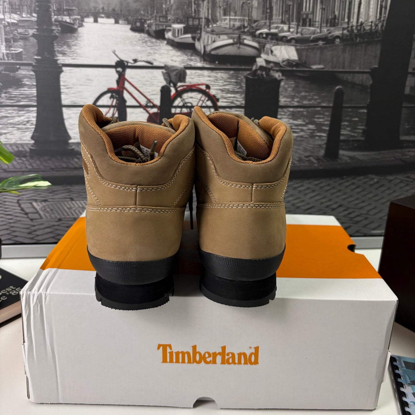 Timberland euro hiker wheat size 9-12