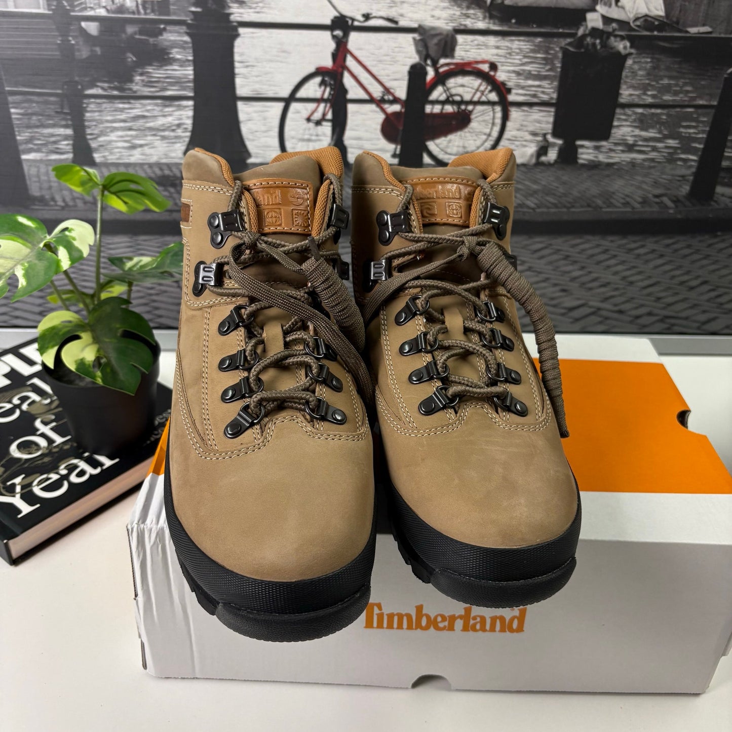 Timberland euro hiker wheat size 9-12