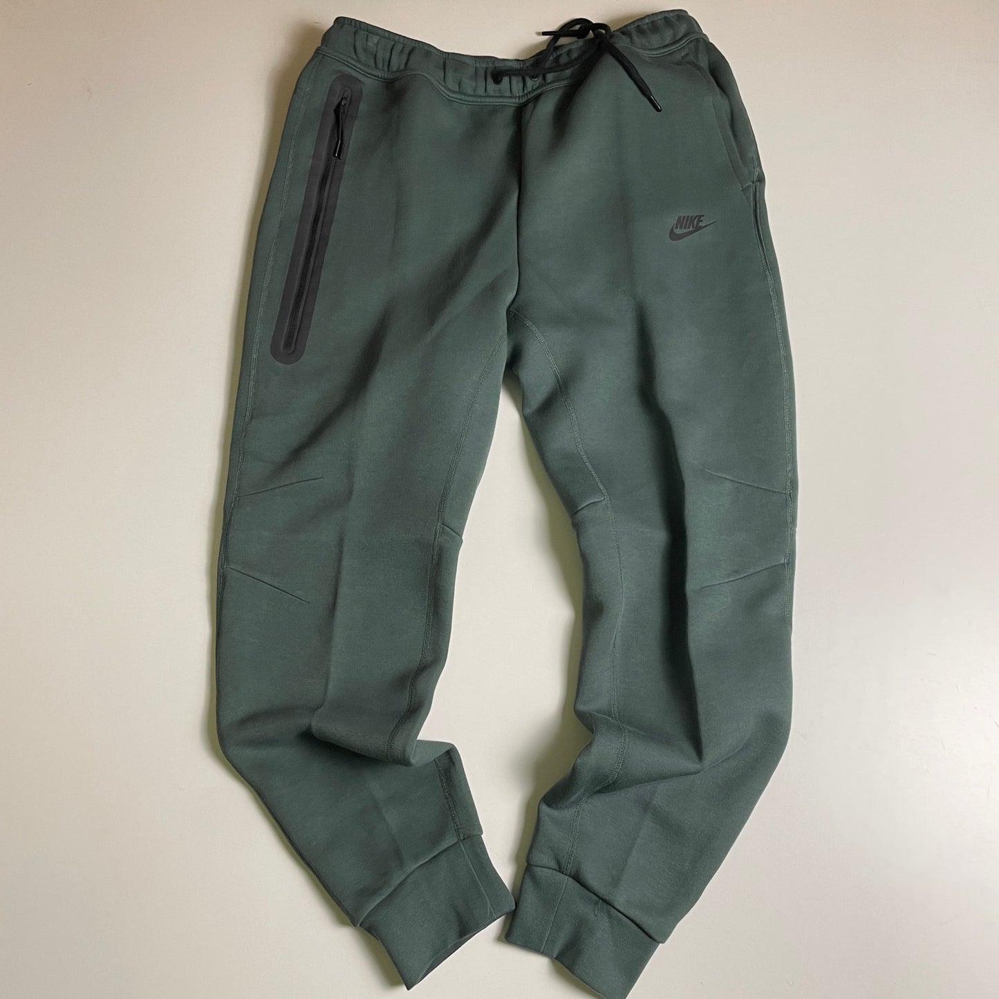Nike tech vintage green olive pants L NWT