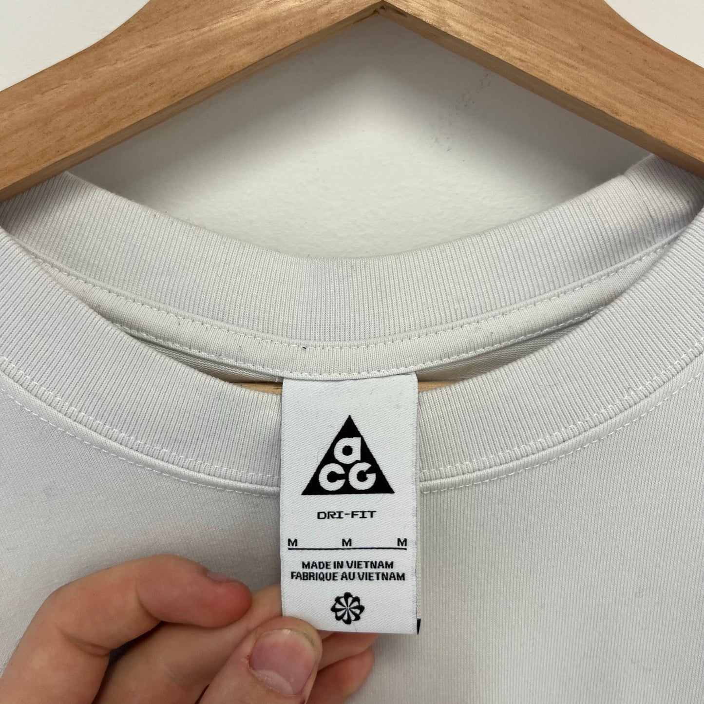 Nike ACG Graphic Spell out Shirt M