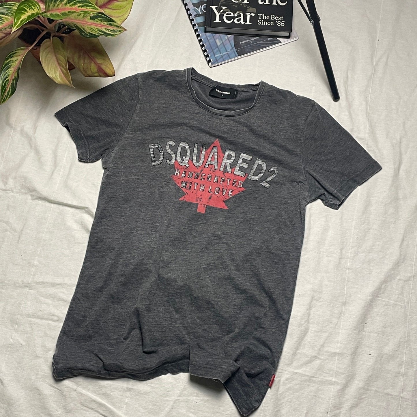Dsquared2 leaf logo t shirt L