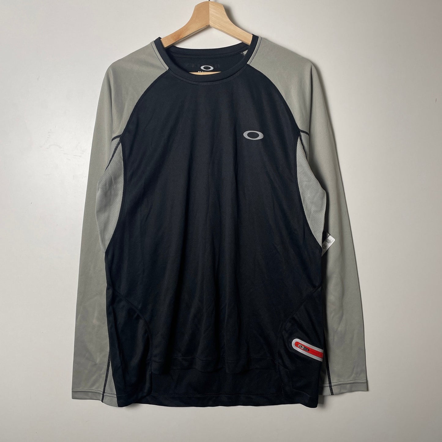 Oakley athletic nylon longsleeve M