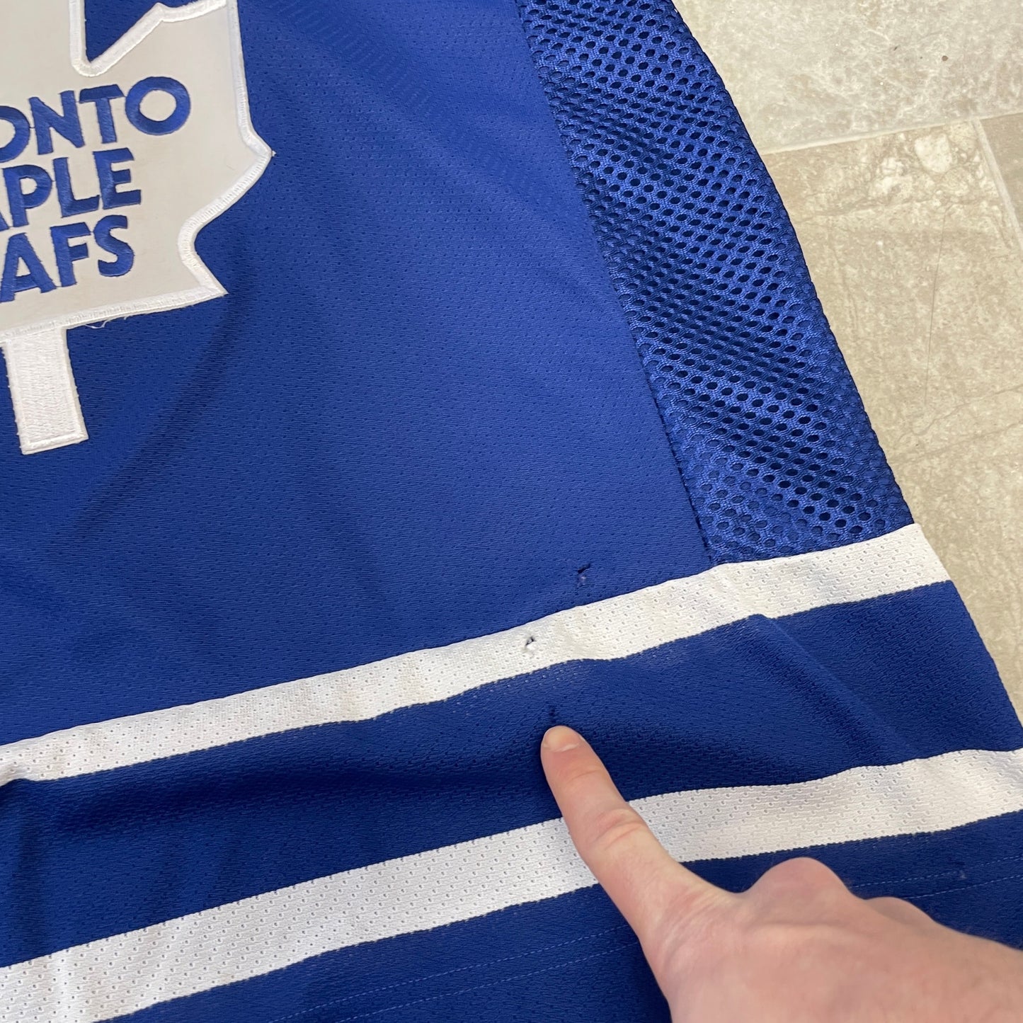 Vintage Toronto Maple leafs 90s hockey jersey L