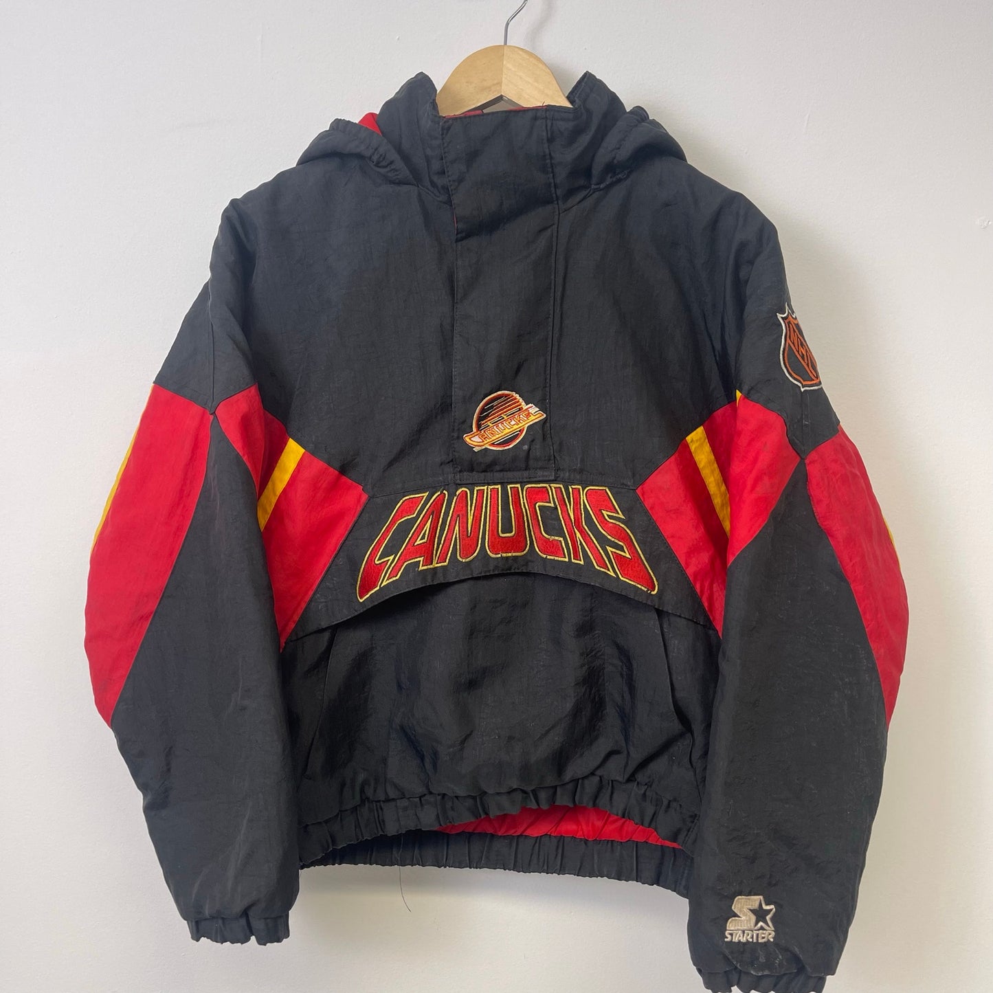 Vintage 90's Starter Vancouver Canucks jacket S