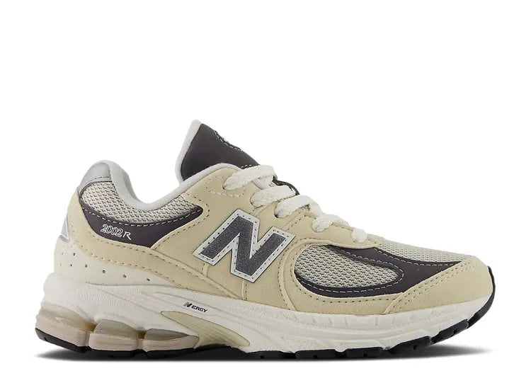 New Balance 2002R Sandstone Magnet Size: 4M/5.5W, 4.5M/6W, 5M/6.5W, 5.5M/6W, 6M/7.5W, 6.5M/8W, 7M/8.5W