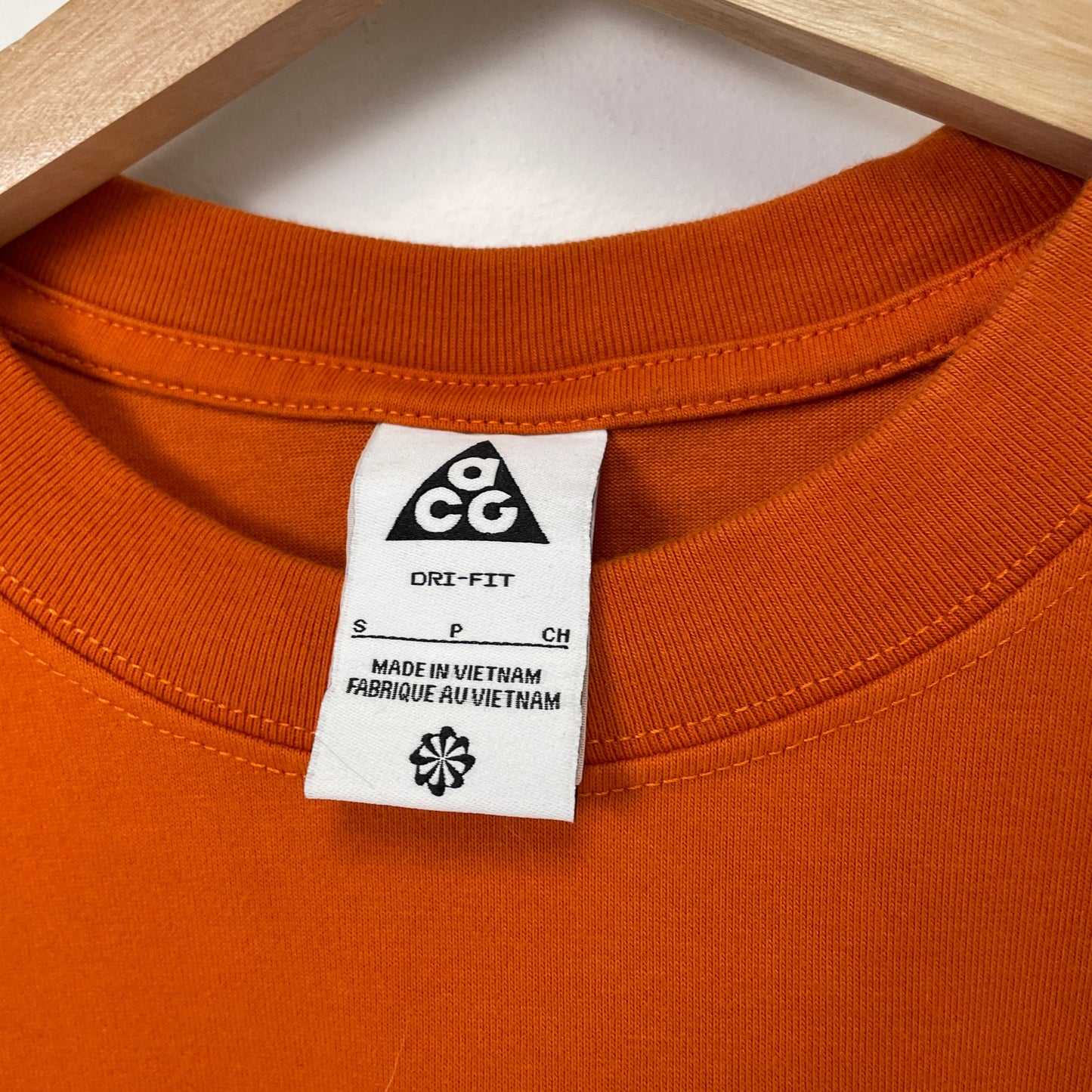 Nike ACG center logo tee shirt S