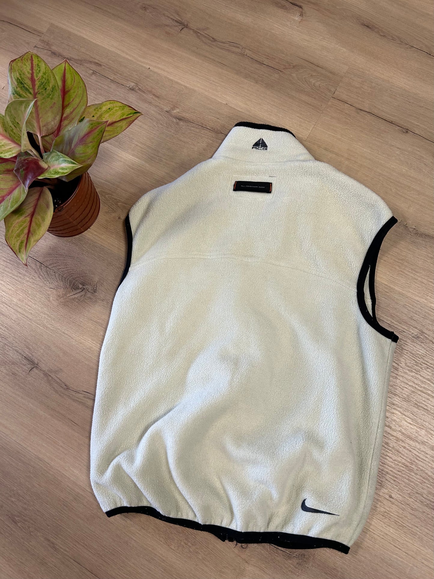 Nike ACG cream fleece vest (M)
