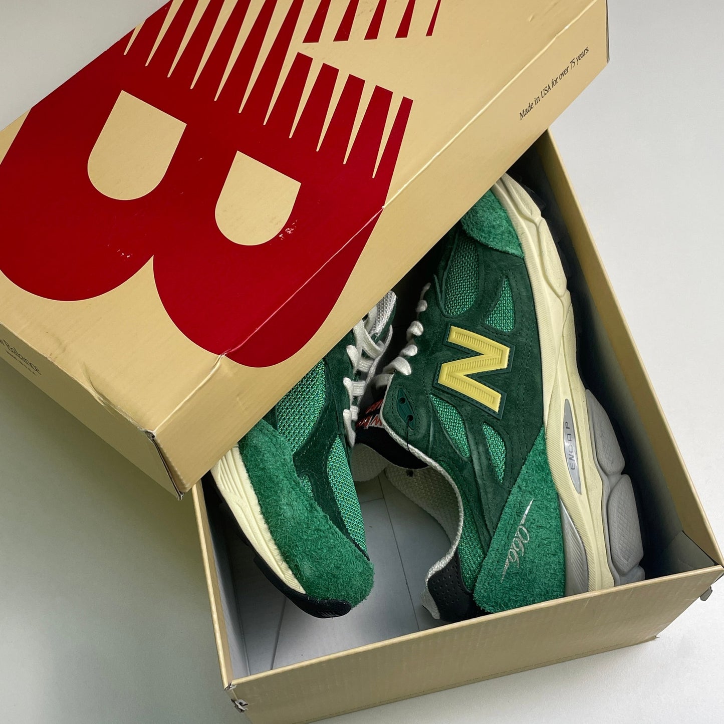 Newbalance 990 v3 green running shoe 9.5