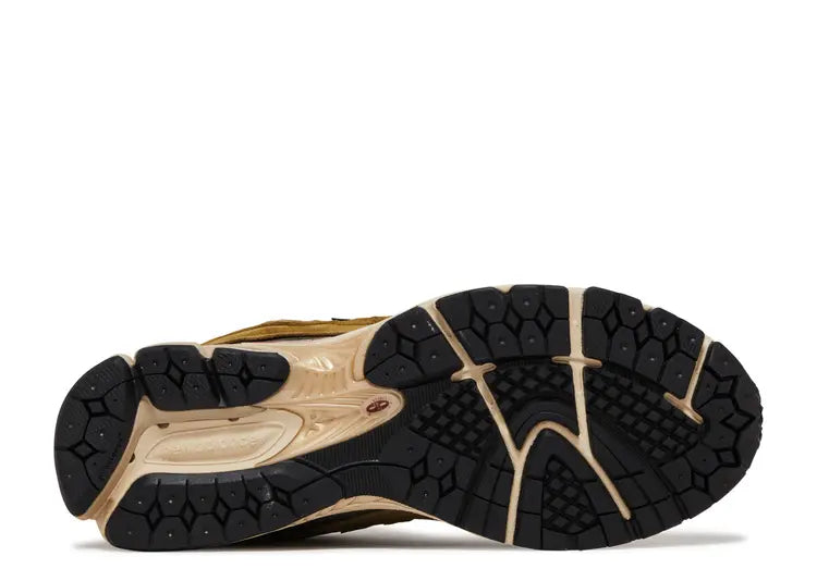 New Balance 2002R Protection Pack High Desert Size: 9, 9.5