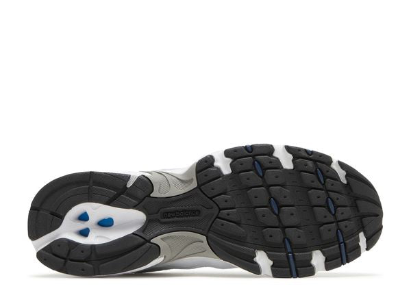 New Balance 550 White Silver Metallic Size: 7/8.5w