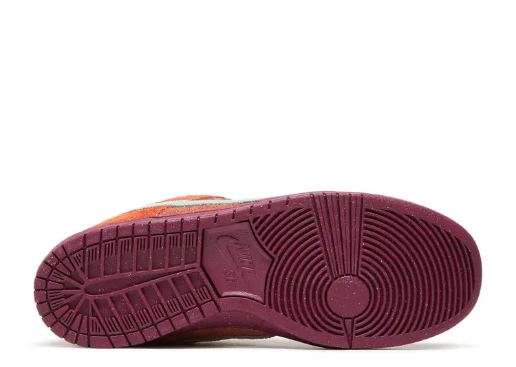 Nike SB Dunk Low Mystic Red Size: 10