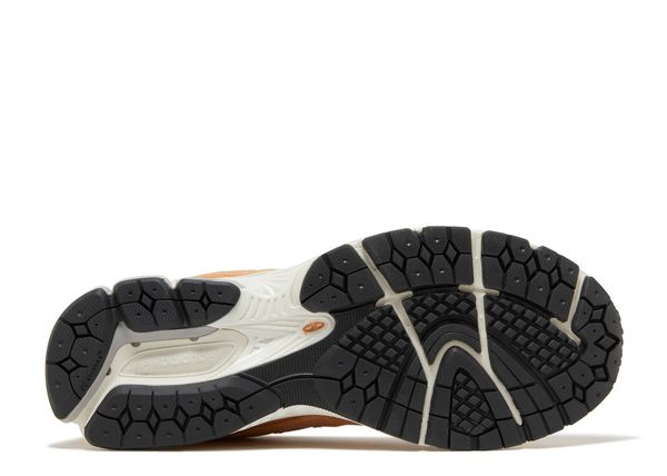 New Balance 2002R Sweet Caramel Size: 7/8.5W