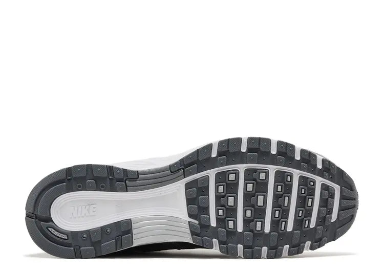 Nike P-6000 Metallic Cool Grey Size: 9.5