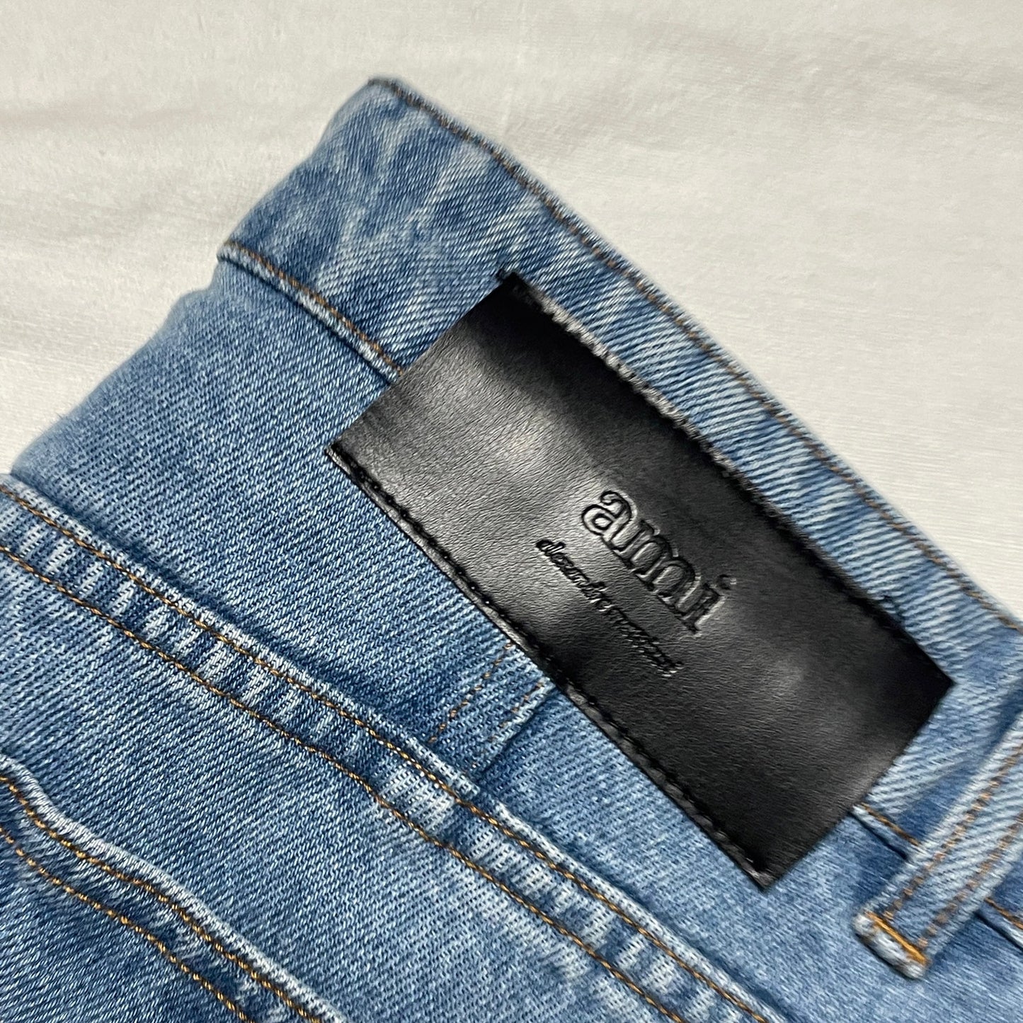 AMI tapered leg lightwash jeans 31