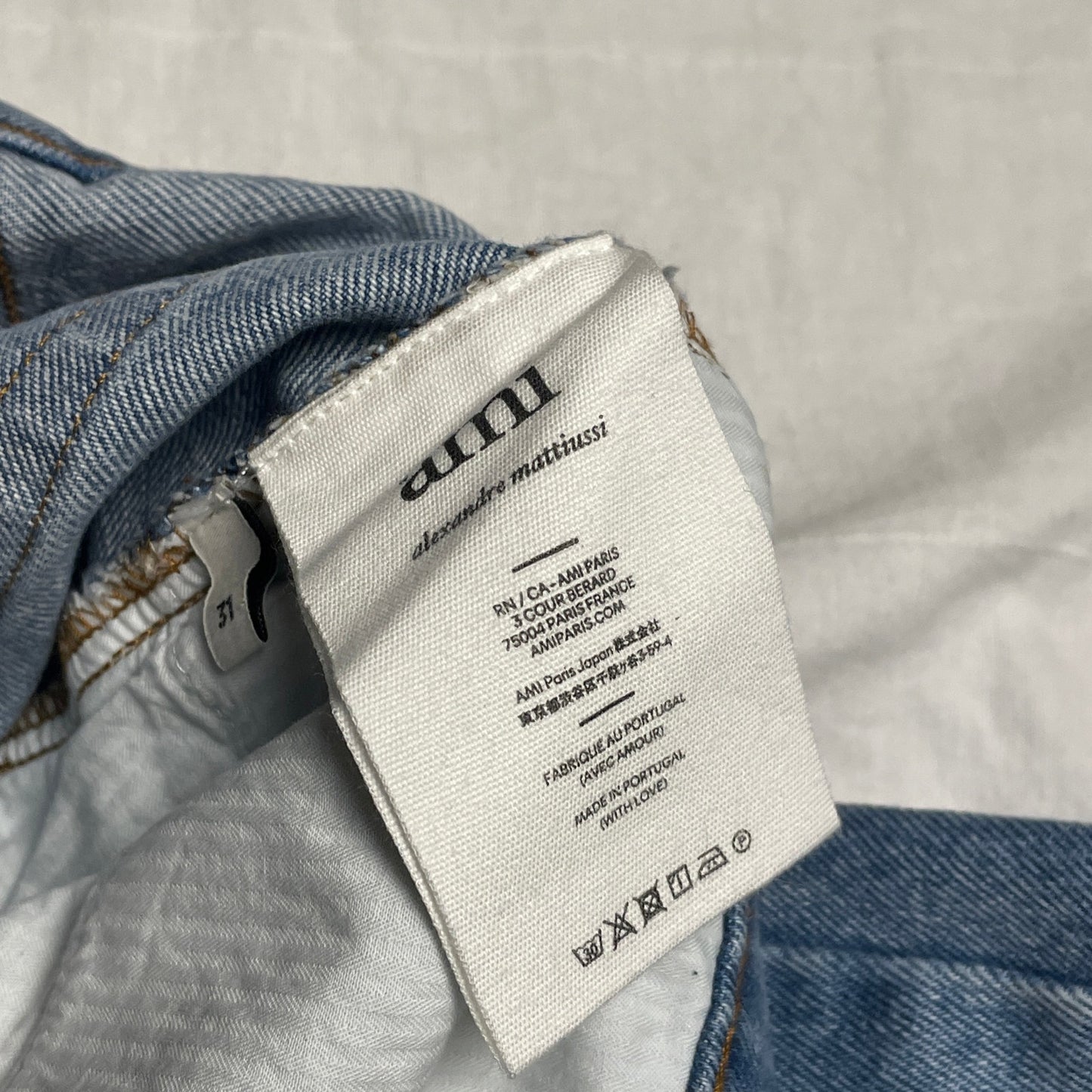 AMI tapered leg lightwash jeans 31