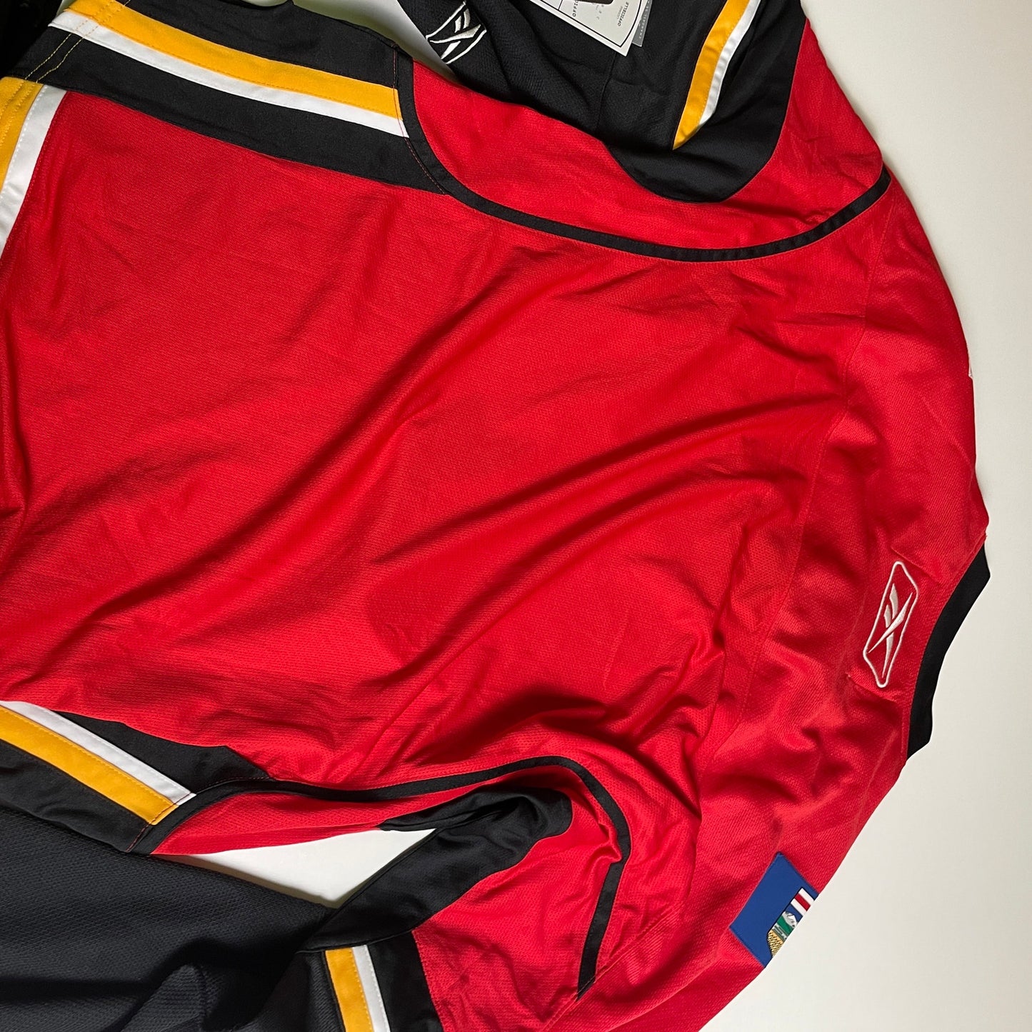 Calgary flames hockey jersey NWT