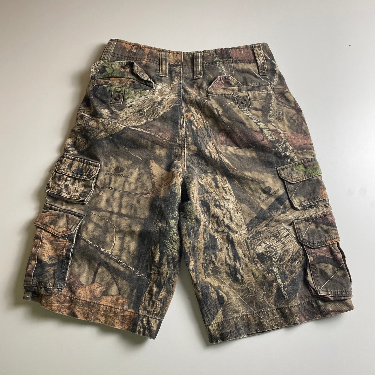 Vintage baggy camo cargo shorts 28