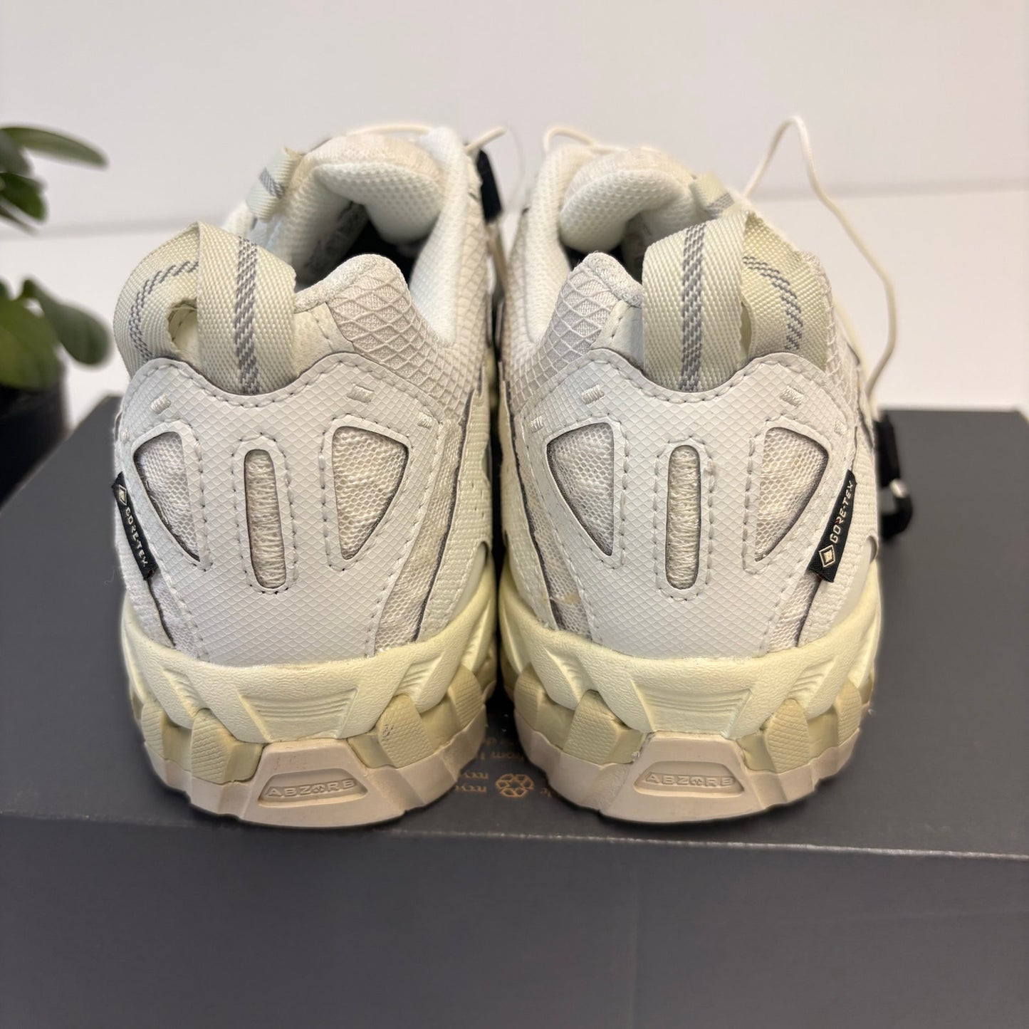 New Balance 610 Gore-Tex Raw Cashew/Pistachio 9 womens