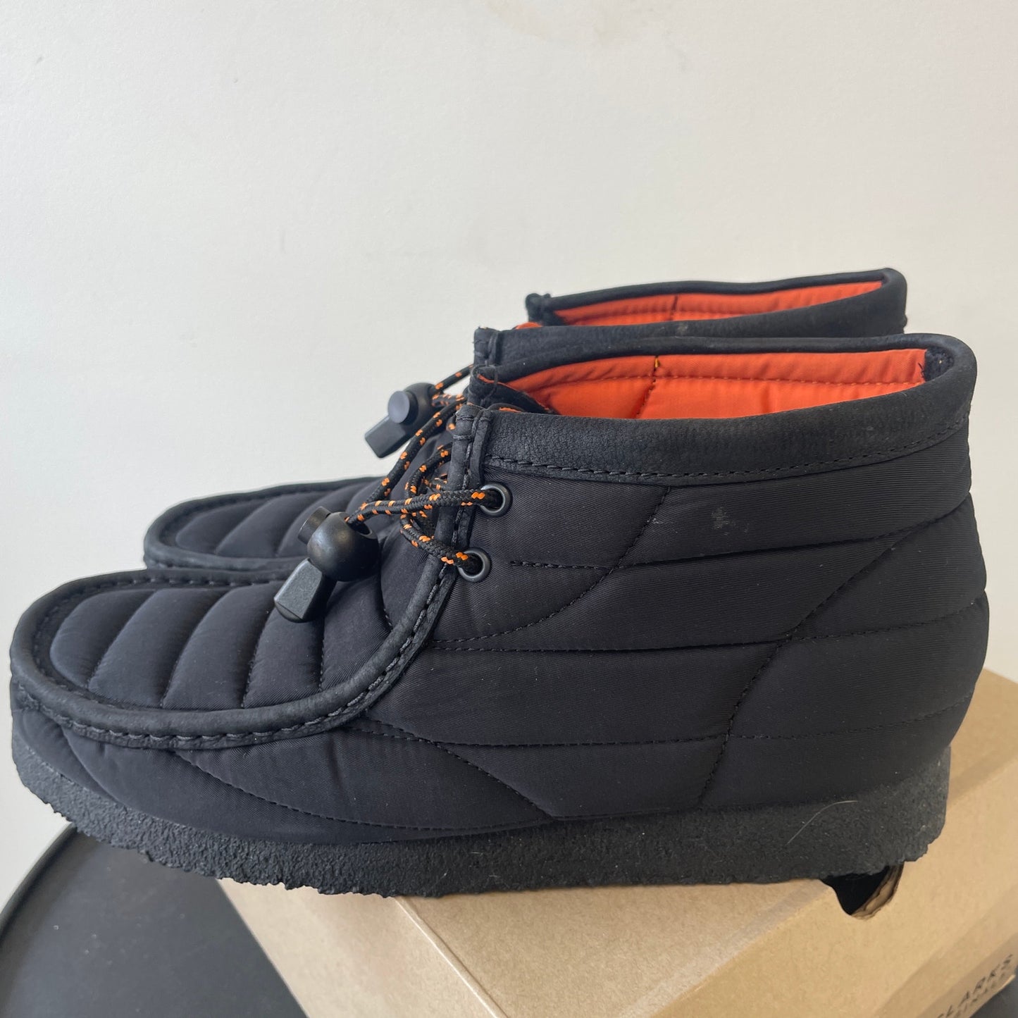 Clarks wallabee black quilted high top 11 US DS