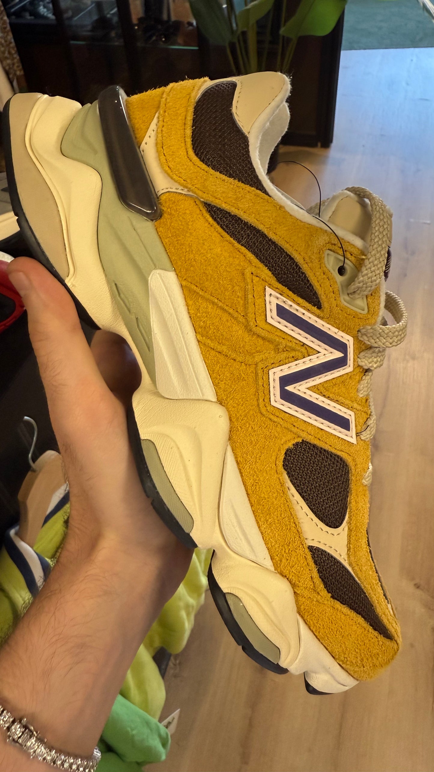 New Balance 9060 yellow size 7.5/9w