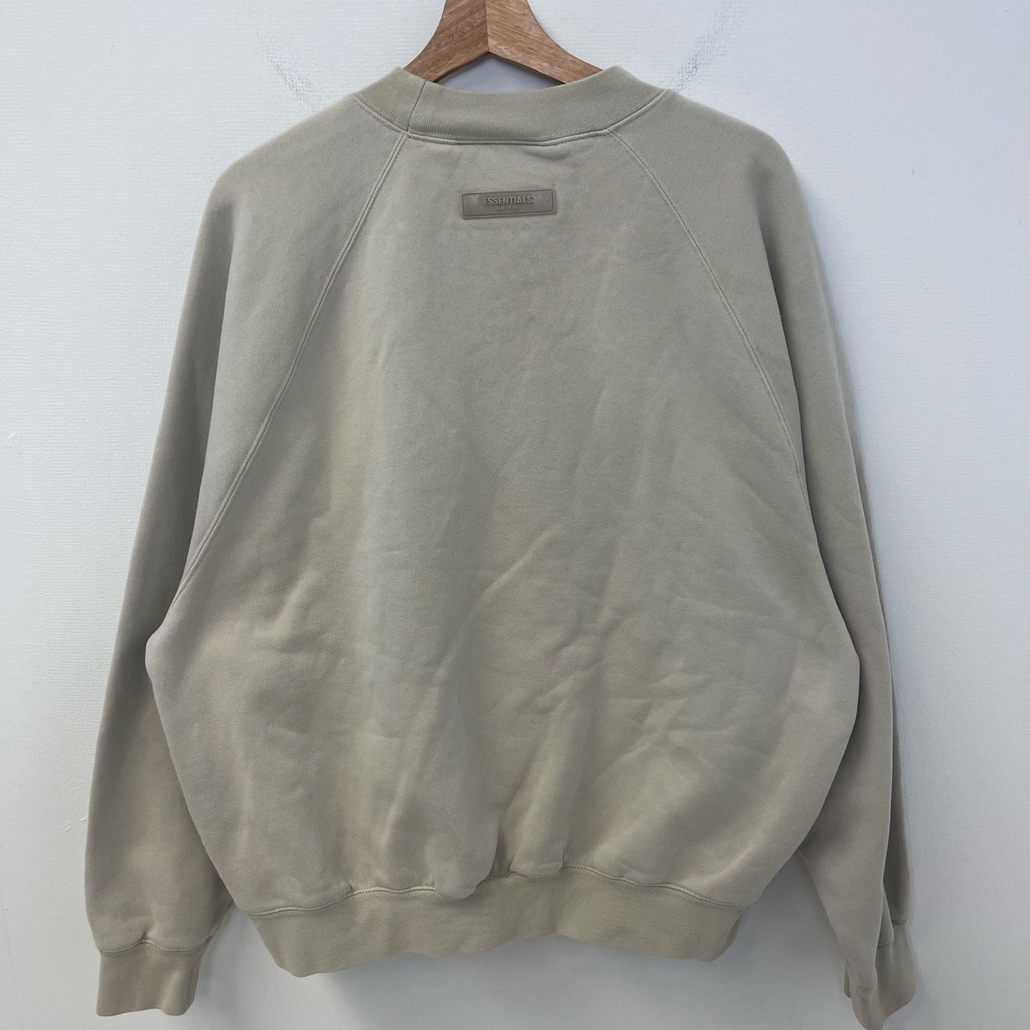 Essentials 1977 crewneck M