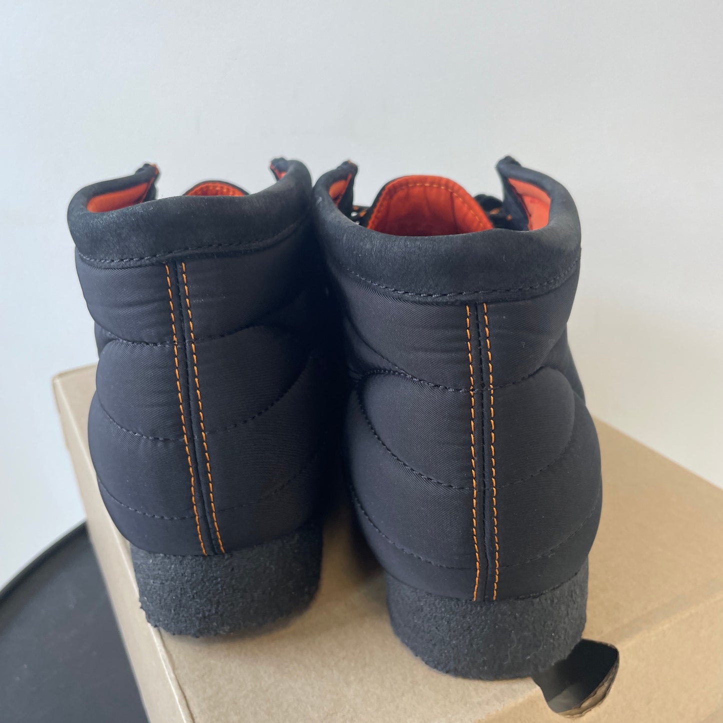 Clarks wallabee black quilted high top 11 US DS