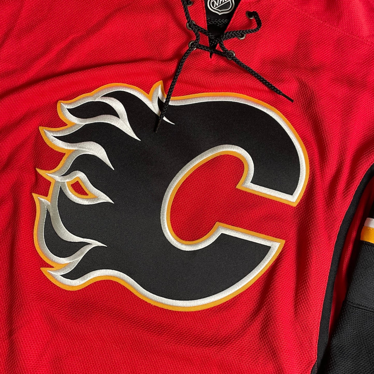 Calgary flames hockey jersey NWT