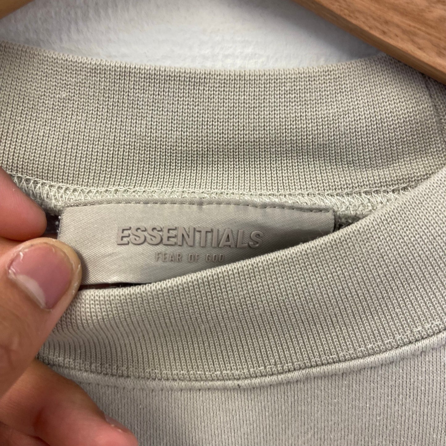 Essentials 1977 crewneck M