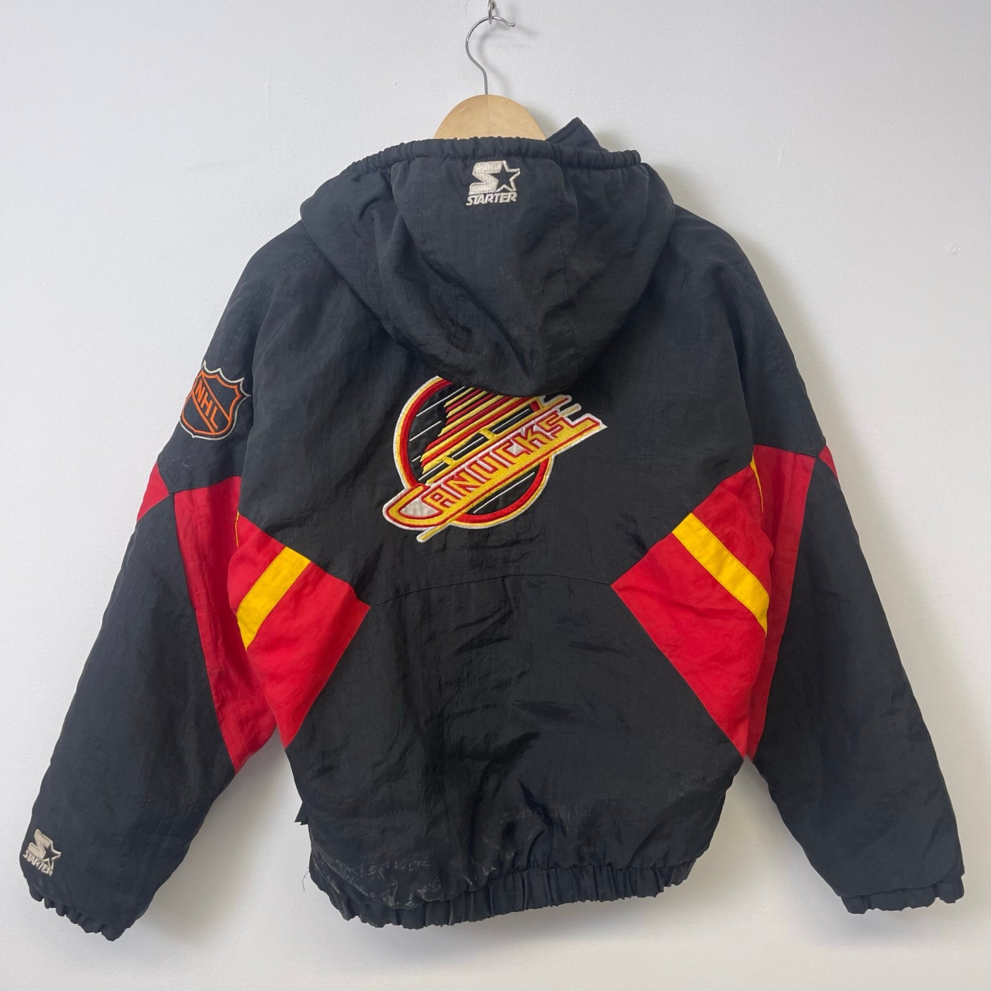 Vintage 90's Starter Vancouver Canucks jacket S